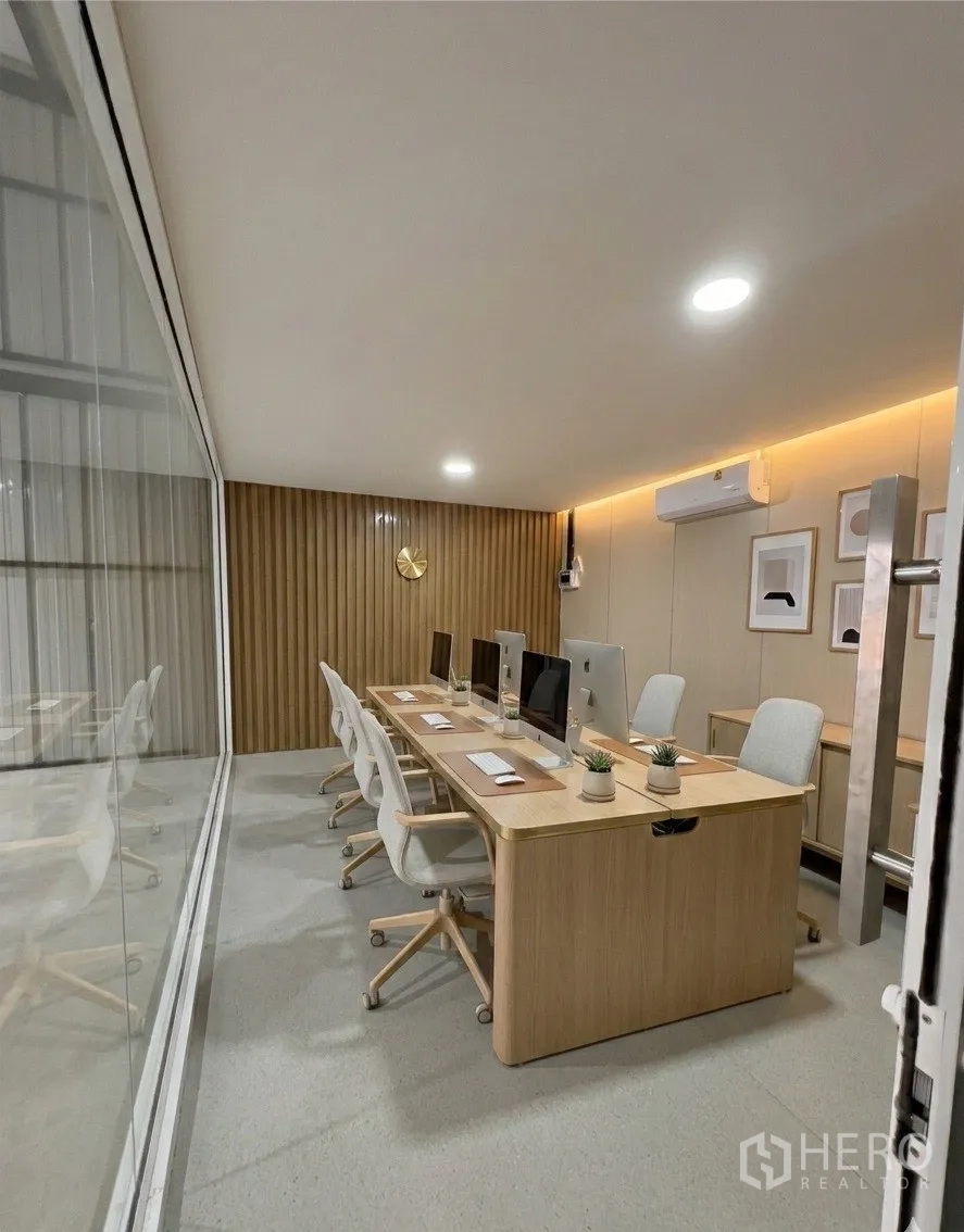 Property Image #7 for property HRE00294