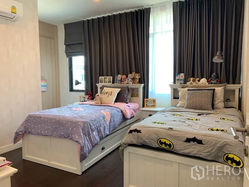 บ้าน ให้เช่าหรือขายในBang Kapi, Bangkok - ห้องนอนเด็กเตียงเดี่ยวสองเตียง พร้อมผ้าม่านทึบแสง