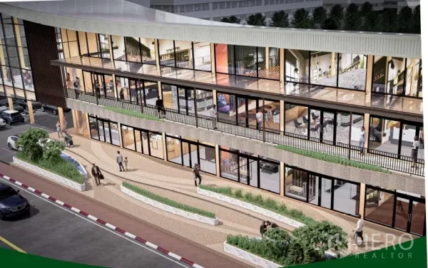 พื้นที่ขายปลีก ให้เช่าในKhlong Toei, Bangkok - มุมมองจากด้านบนของฟาซาดกระจกโค้ง พร้อมทางเดินคนและภูมิทัศน์ด้านหน้า