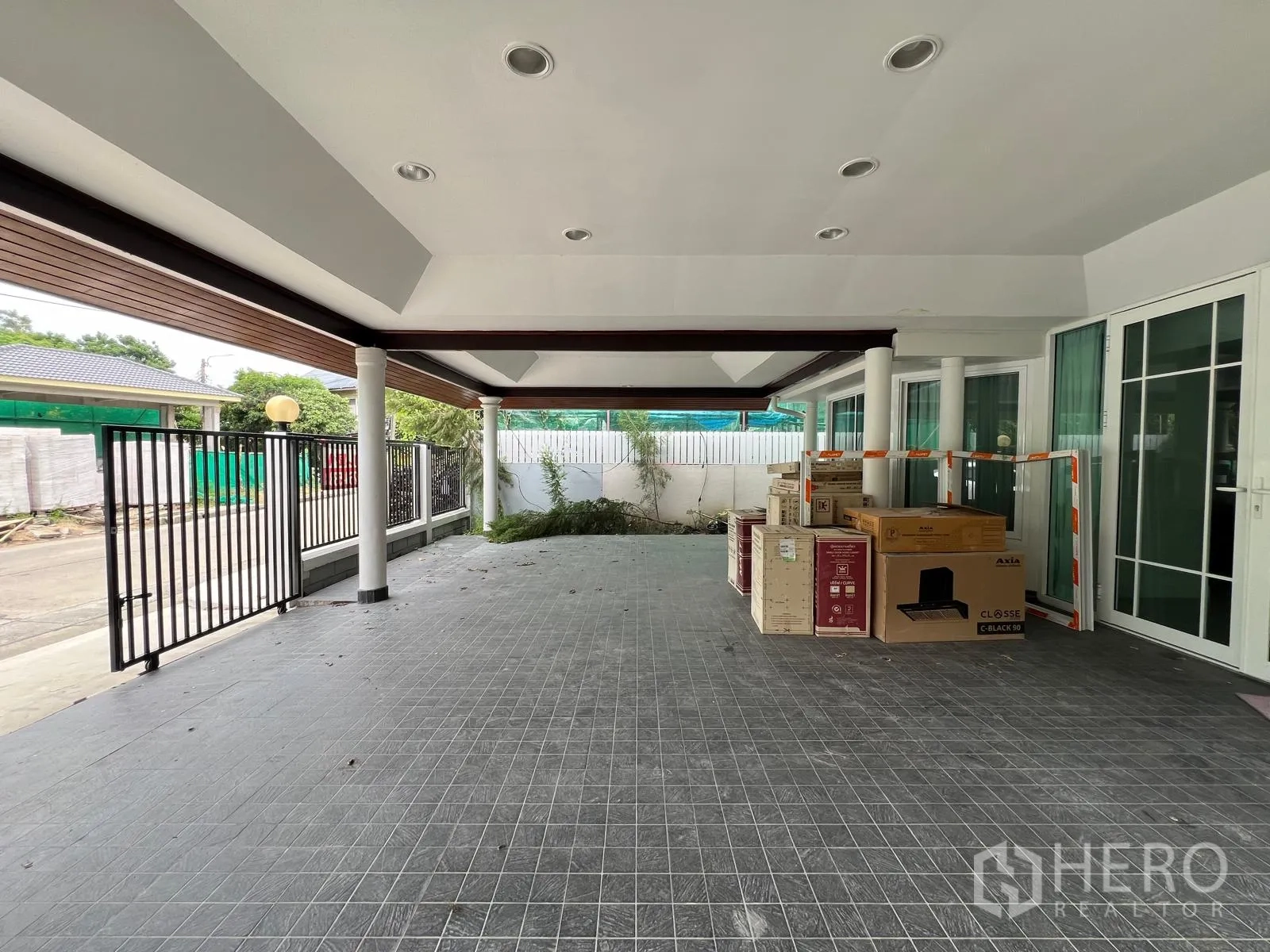 Property Image #16 for property HRE00361