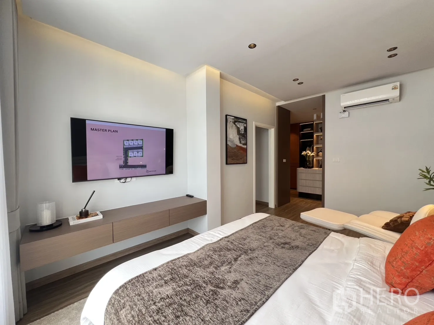 Townhouse for rent in Mueang Samut Prakan, Samut Prakan - Master suite with floating TV console and doorway to dressing room.