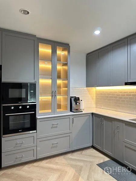 Detached House for rent or sale - Gourmet corner kitchen with illuminated display cabinets and built-in oven.