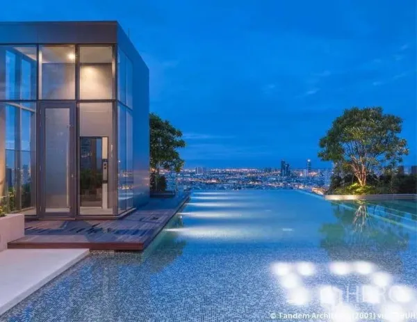 Condominium for rent in Sathon, Bangkok - Rooftop infinity pool with panoramic Bangkok skyline views at dusk.