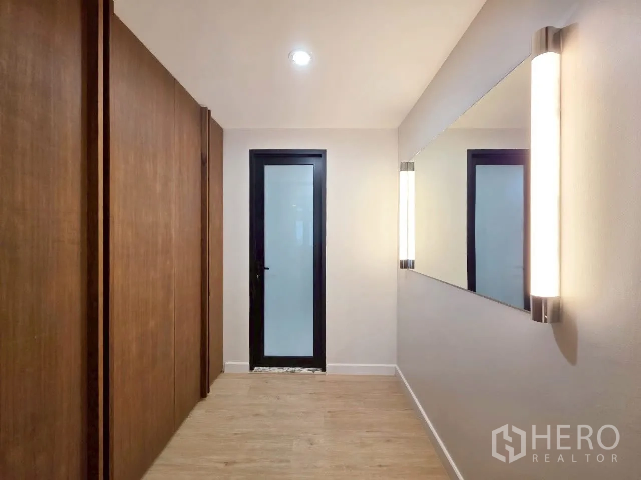 Condominium for rent in Sathon, Bangkok - Bright hallway with wood-panel wardrobes and a full-length mirror.