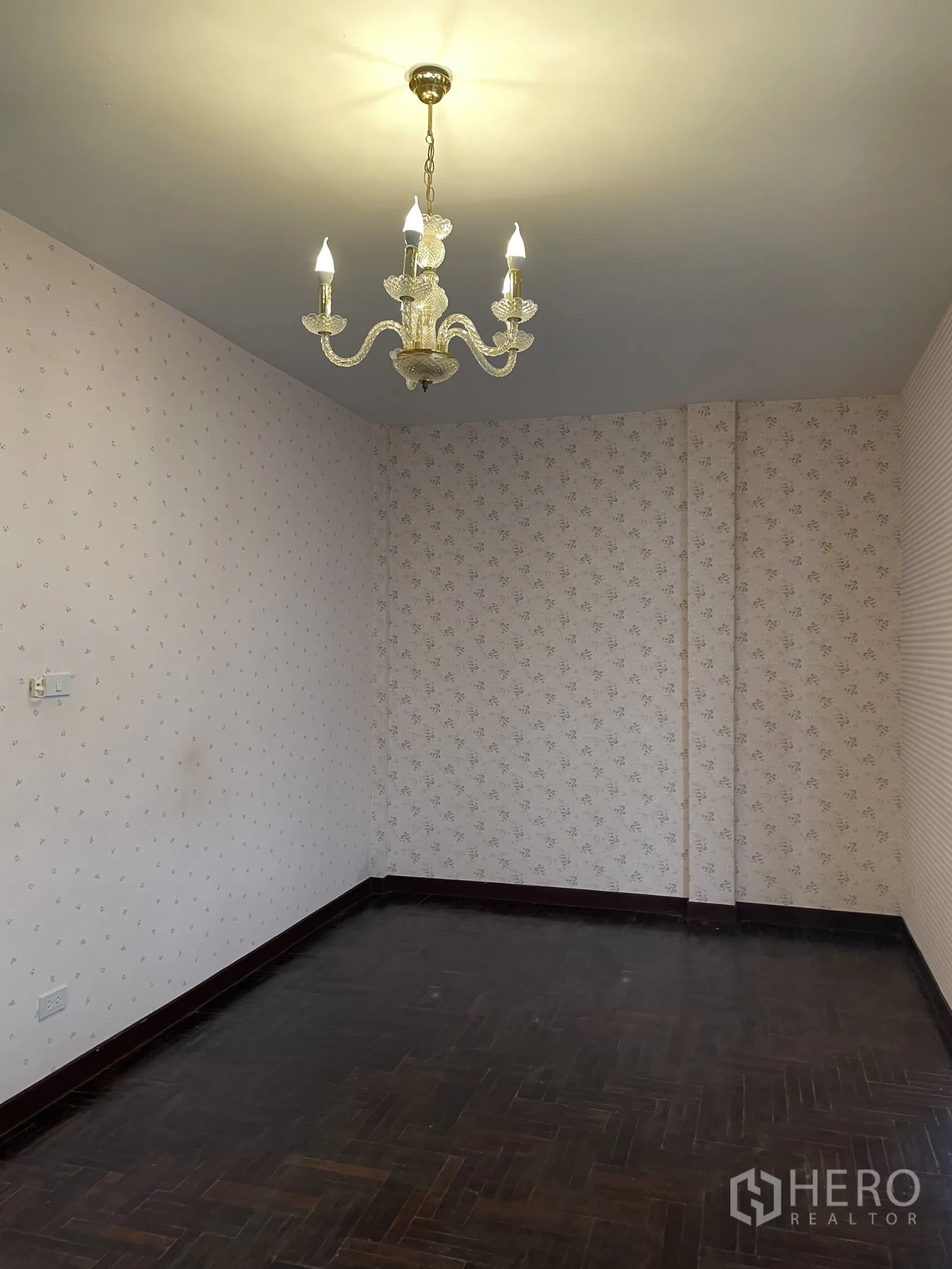 Property Image #21 for property HRE00246