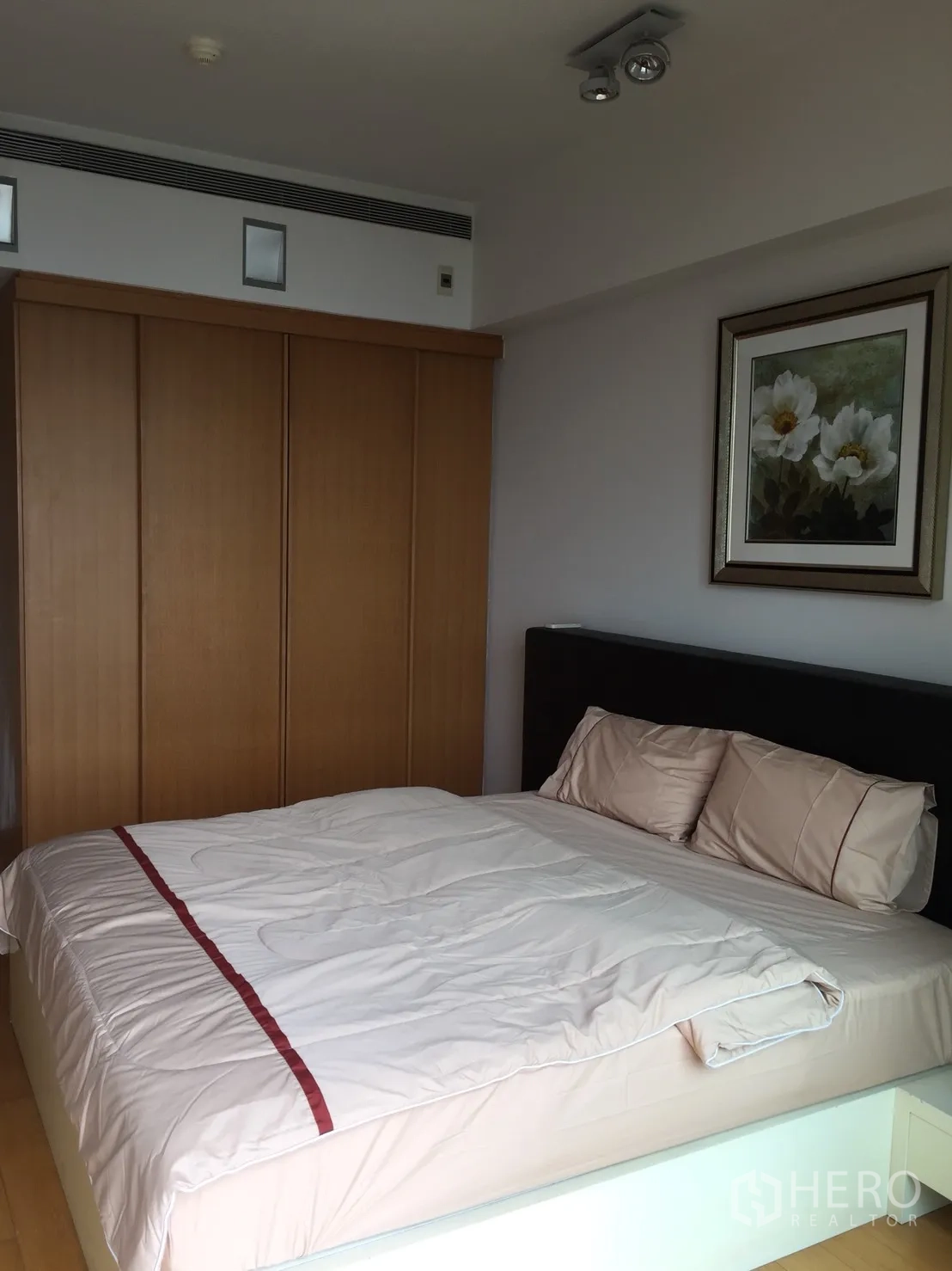 Condominium for rent or sale in Sathon, Bangkok - Second bedroom with large wardrobe, queen bed and soft natural light.