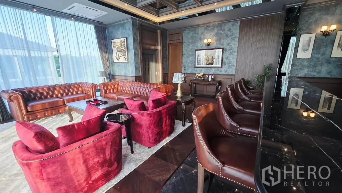 Detached House for rent in Prawet, Bangkok - Lounge seating beside the long bar and floor-to-ceiling windows.