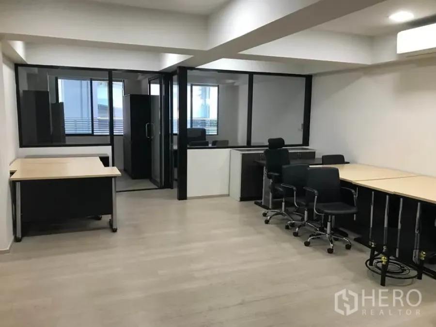 Office Space for rent in Khlong Toei, Bangkok - Bright 70 sqm office with wood floors, glass-partition meeting room, desks and chairs near BTS Thonglor in Bangkok.
