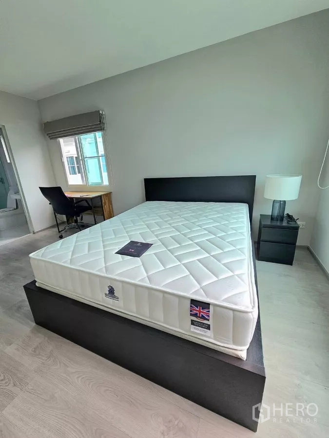 บ้าน ให้เช่าในPrawet, Bangkok - เตียงห้องนอนที่สองพร้อมที่นอนใหม่