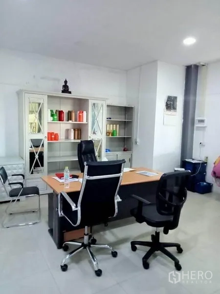 Factory for rent in Bang Phli, Samut Prakan - Private office with desks, chairs and shelving against clean white walls.