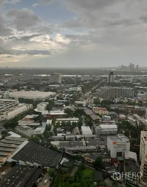 คอนโด ให้เช่าในKhlong Toei, Bangkok - วิวเมืองชั้นสูงจากระเบียง มองเห็นกรุงเทพฯ โดยรอบ