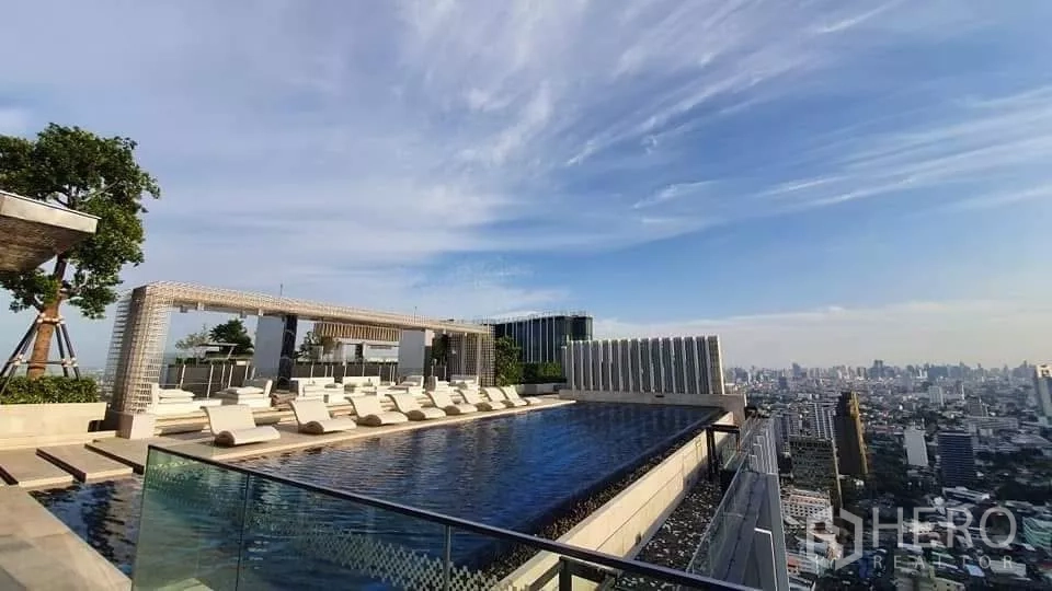 คอนโด ให้เช่าในChatuchak, Bangkok - สระว่ายน้ำอินฟินิตี้บนดาดฟ้า พร้อมเตียงอาบแดดและวิวเมือง