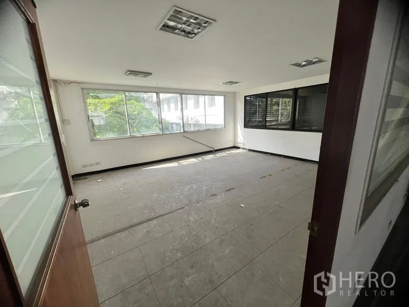 Warehouse for rent in Suan Luang, Bangkok - Corner office with large exterior windows and internal glass partition wall.