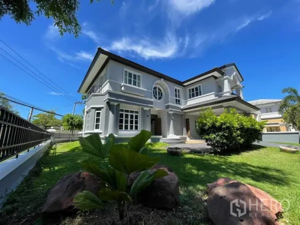 Detached House for sale in Bang Bon, Bangkok - Corner view of the two-storey house surrounded by a green garden