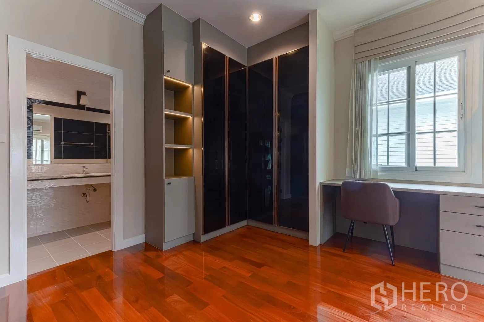 Property Image #18 for property HRE00304