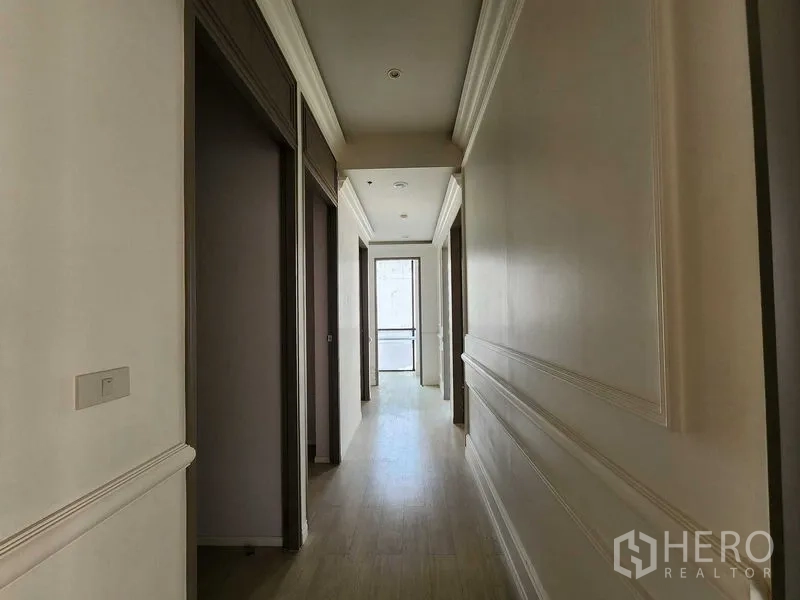 Office Space for rent in Yan Nawa, Bangkok - Long corridor with decorative wall moulding leading to private rooms.