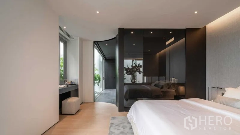 Detached House for sale in Saphan Sung, Bangkok - Master bedroom suite with glass wardrobe, study nook and large windows.