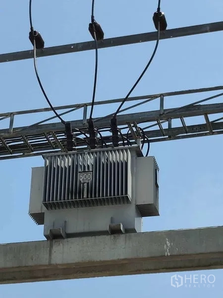 工厂 出售在Sai Noi, Nonthaburi - 场内电力变压器特写。