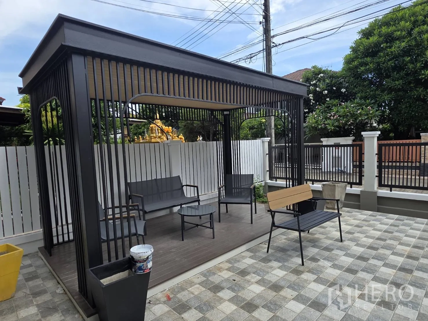 Detached House for sale in Lam Luk Ka, Pathum Thani - Outdoor patio with modern metal gazebo and seating within fenced yard.
