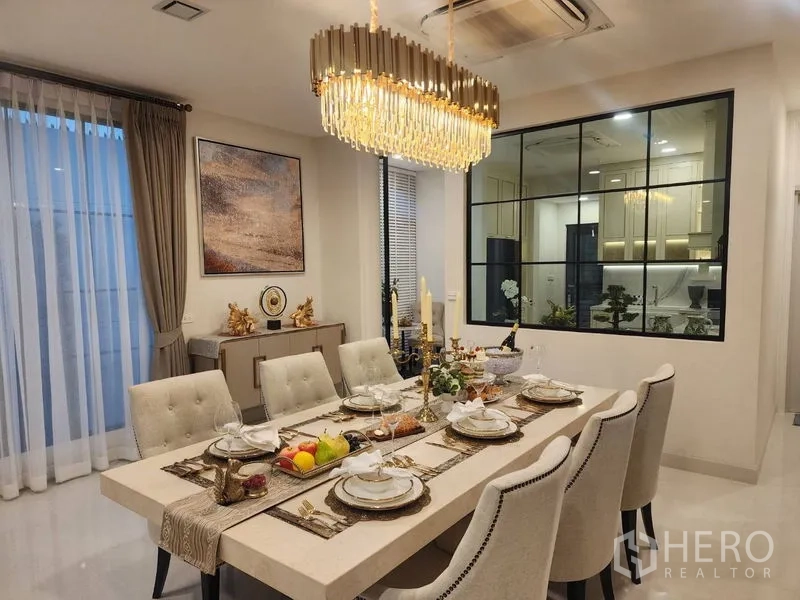 Detached House for rent or sale - Elegant dining room with crystal chandelier, eight-seat table and a glass partition to the kitchen
