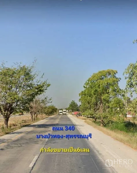 Land for sale in Bang Bua Thong, Nonthaburi - Bang Bua Thong–Suphan Buri Road section being widened, lined with trees and light traffic.