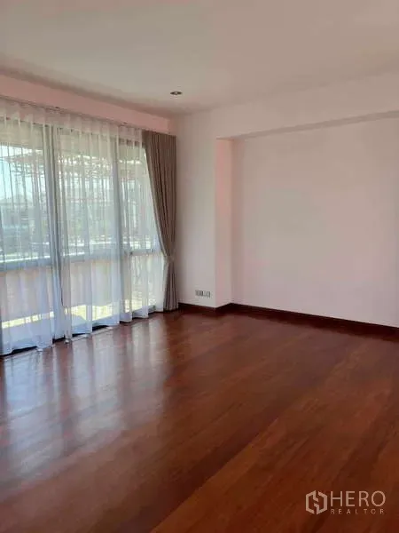 Detached House for rent in Bang Phli, Samut Prakan - Bright empty room with wooden flooring, recessed lighting and large windows with sheer curtains.