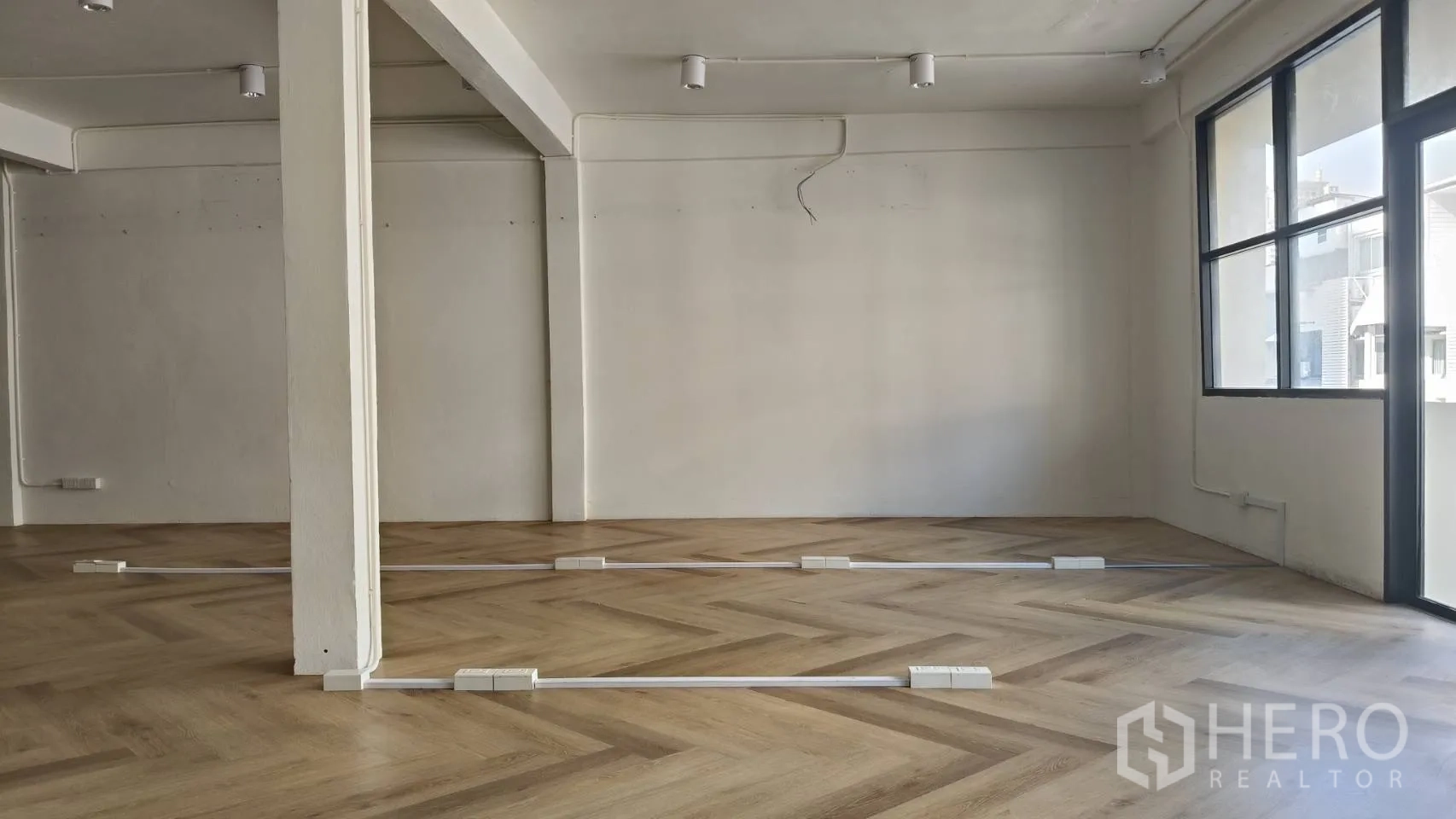 Retail Space for rent in Watthana, Bangkok - Large open interior with ceiling spotlights, columns, and big windows.