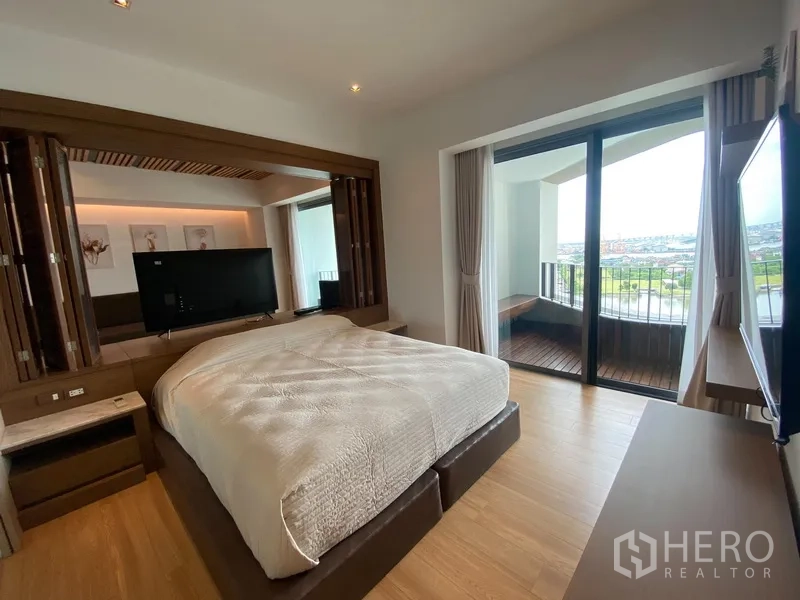 Condominium for rent in Yan Nawa, Bangkok - Master bedroom with king bed and sliding doors to a balcony capturing the river view.