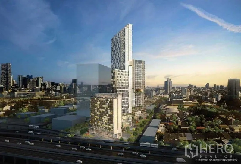 Condominium for sale in Huai Khwang, Bangkok - High-rise condominium exterior in the Rama 9 skyline near the expressway.