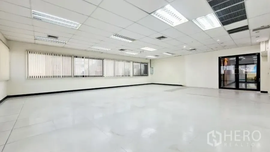 Office Space for rent in Watthana, Bangkok - Large open office with white tiled floors, grid ceiling lights and central air-conditioning.