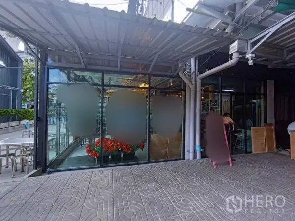 Retail Space for rent in Khlong Toei, Bangkok - Street-facing retail unit with full glass frontage, metal awning, and wide paved walkway.