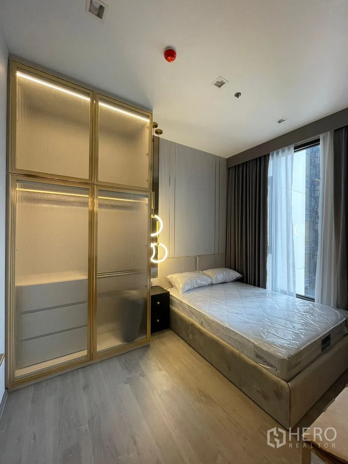 Property Image #3 for property HRE00670