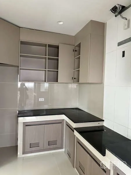 บ้าน ขายในLam Luk Ka, Pathum Thani - ครัวไทยปิดรูปตัวแอล พร้อมตู้เก็บของ