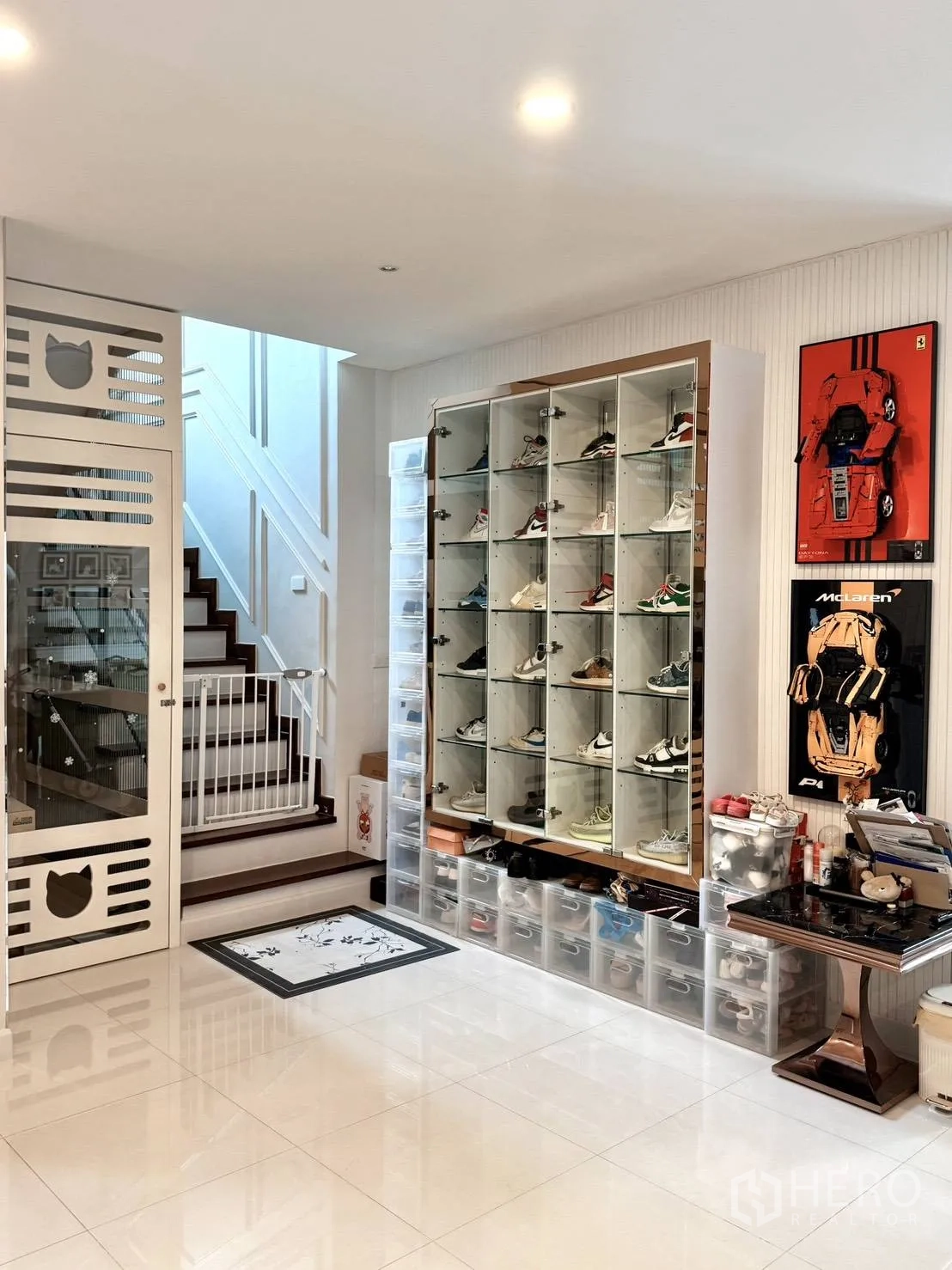 Detached House for rent in Wang Thonglang, Bangkok - Storage area with glass-front shoe cabinets and a pet enclosure near the stairs.