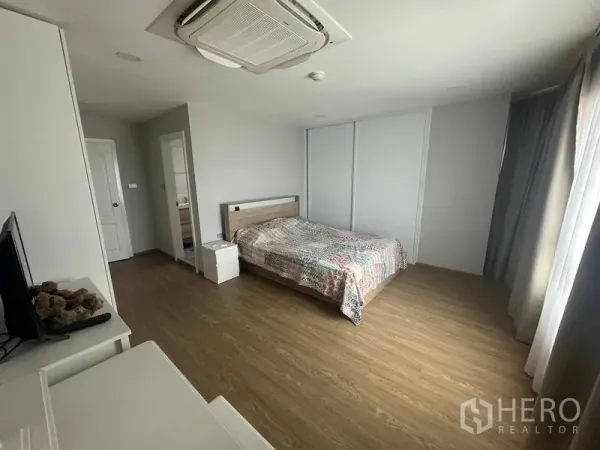 Condominium for rent - Master bedroom showing bed, sliding wardrobe doors and doorway to the ensuite.