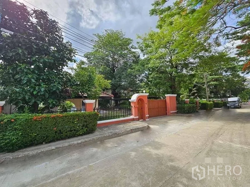 Detached House for rent - Tree-lined residential lane with a walled detached house and gated entrance in Suan Luang, Bangkok.