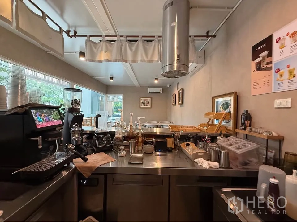 Retail Space for rent in Watthana, Bangkok - Close-up of a beverage station with grinders, blender, and syrup bottles.