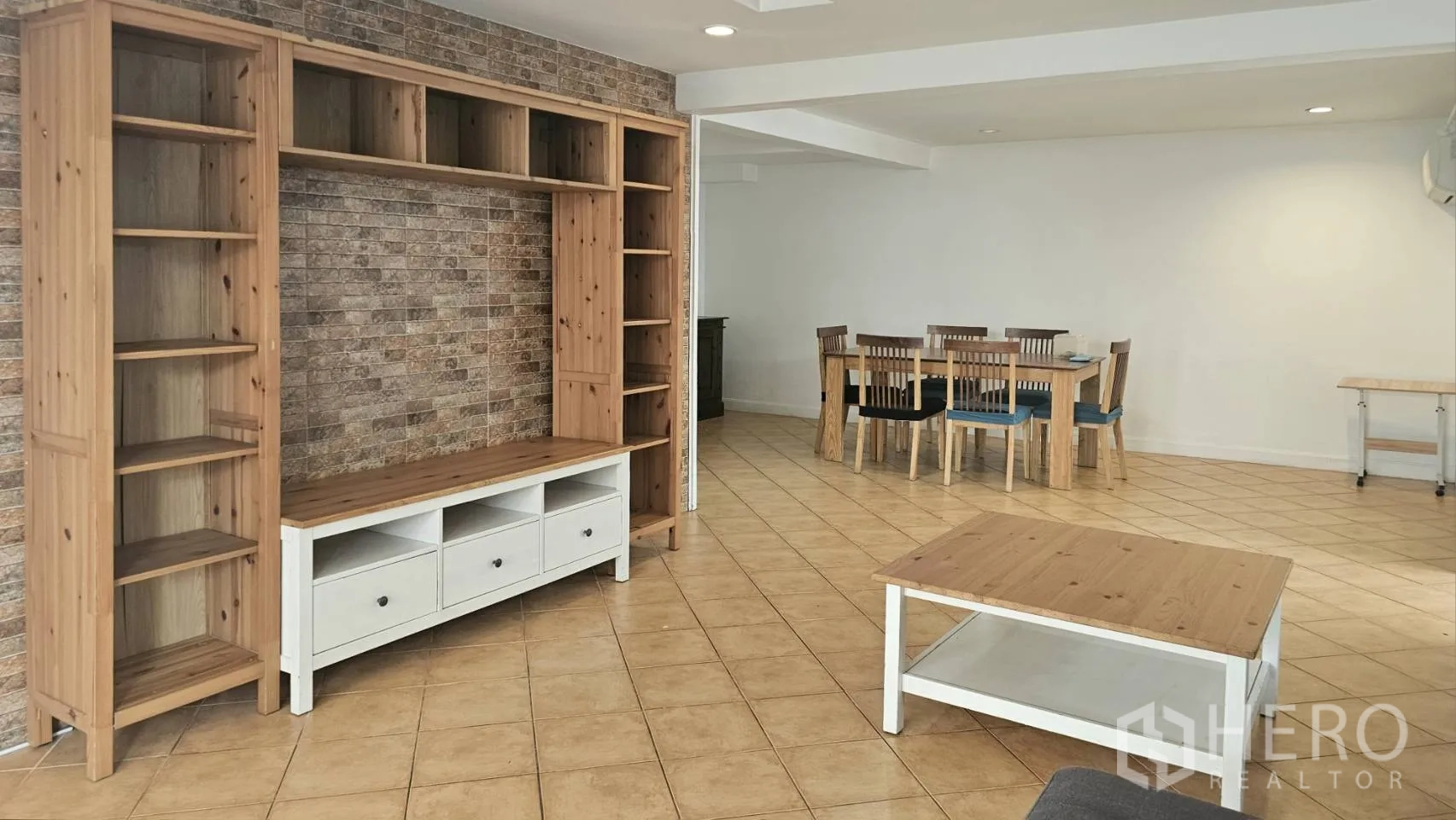 Property Image #27 for property HRE01294