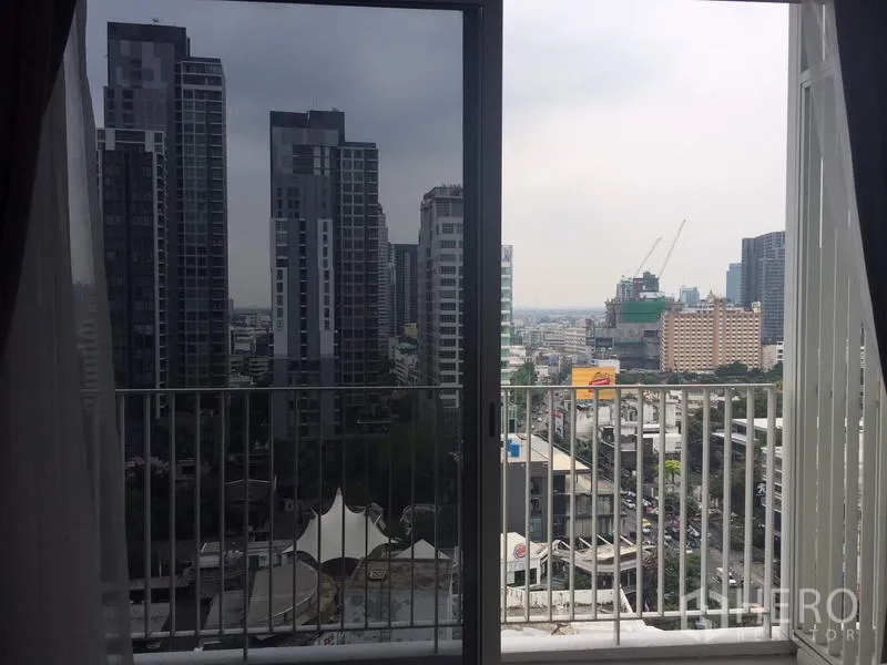 Condominium for rent in Watthana, Bangkok - Balcony sliding door opening to skyline views over Thonglor and Sukhumvit.
