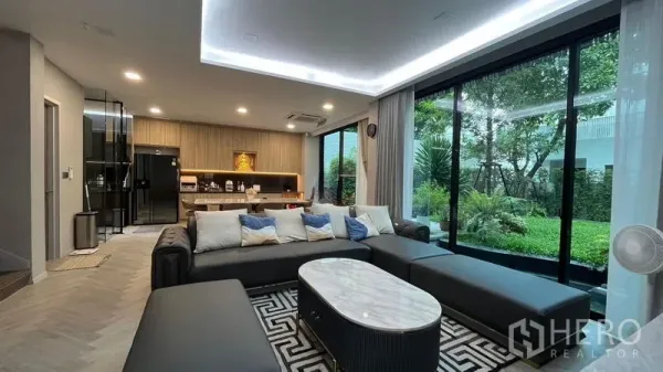 Detached House for sale in Saphan Sung, Bangkok - Open-plan lounge and kitchen with floor-to-ceiling glass overlooking the green yard.