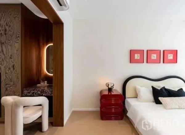 Townhouse for sale in Sathon, Bangkok - Bedroom corner featuring a cozy vanity nook with warm wood accents and soft lighting.