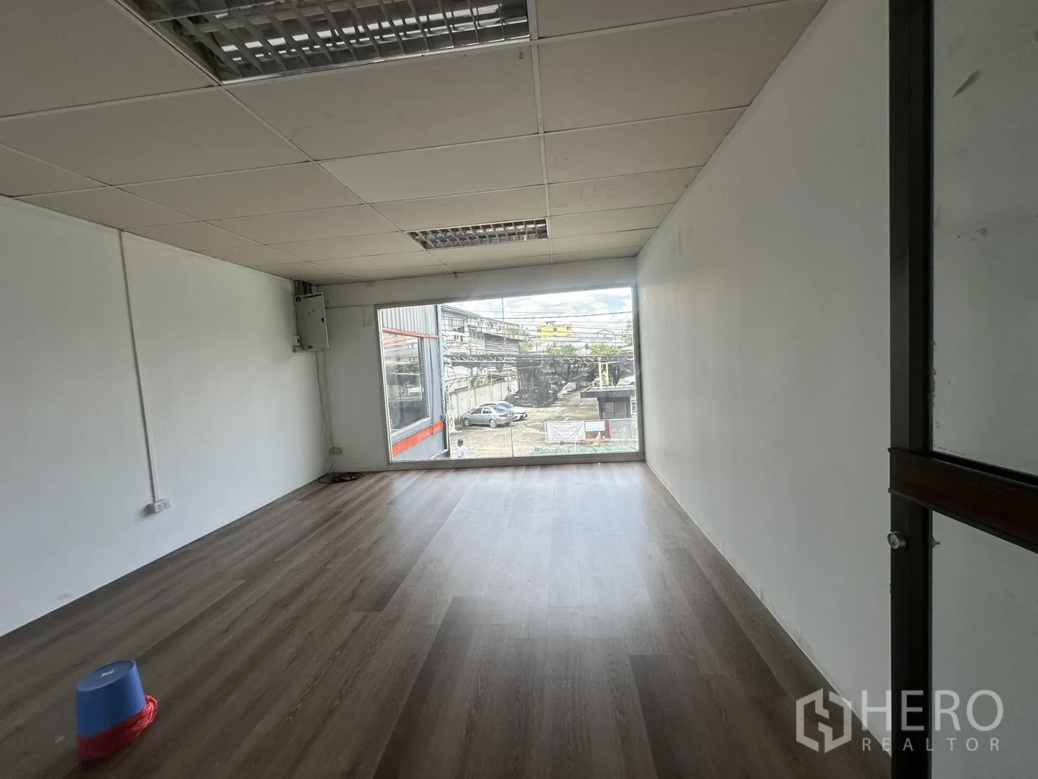 Warehouse for rent in Suan Luang, Bangkok - Upstairs office with laminate wood flooring and large front window.