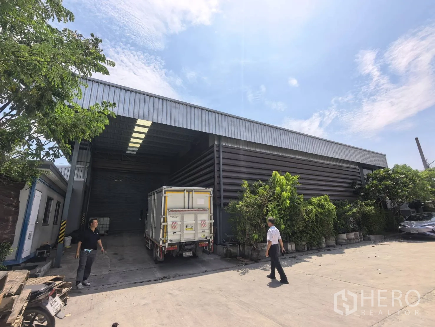 Warehouse for rent in Bang Sao Thong, Samut Prakan - Warehouse exterior with large covered loading bay and roller shutter.