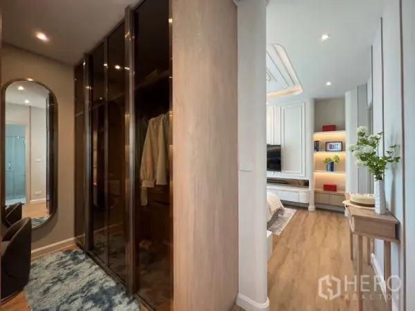 Detached House for sale in Saphan Sung, Bangkok - Walk-in closet corridor with mirrored wardrobes and a full-length mirror leading to the bedroom.