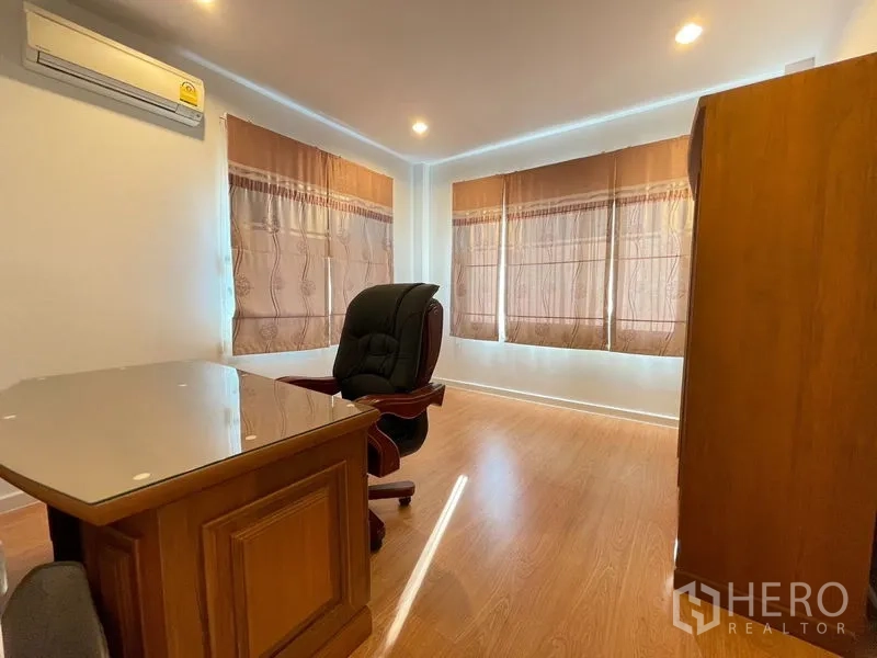 Detached House for sale in Lat Krabang, Bangkok - Upper-floor study room with wood flooring, large windows, a desk and an office chair.