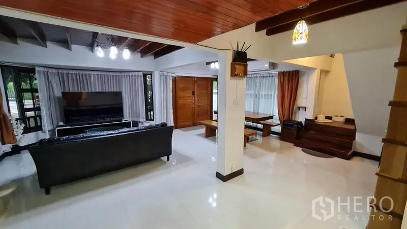 Detached House for rent in Saphan Sung, Bangkok - Open-plan living and dining space with wood accents and bright tiled floors.