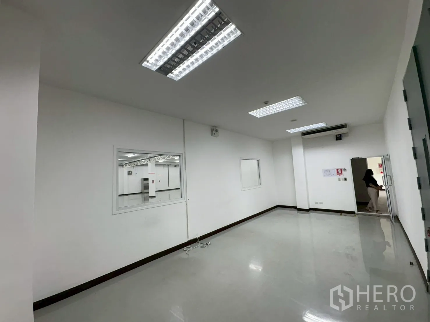 Factory for sale in Bang Bo, Samut Prakan - Upper landing with recessed lighting leading to office rooms.