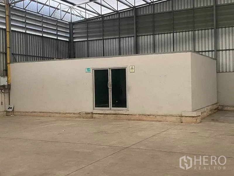 Warehouse for rent in Lat Krabang, Bangkok - Internal office room with glass doors inside a ventilated warehouse under skylight roof.