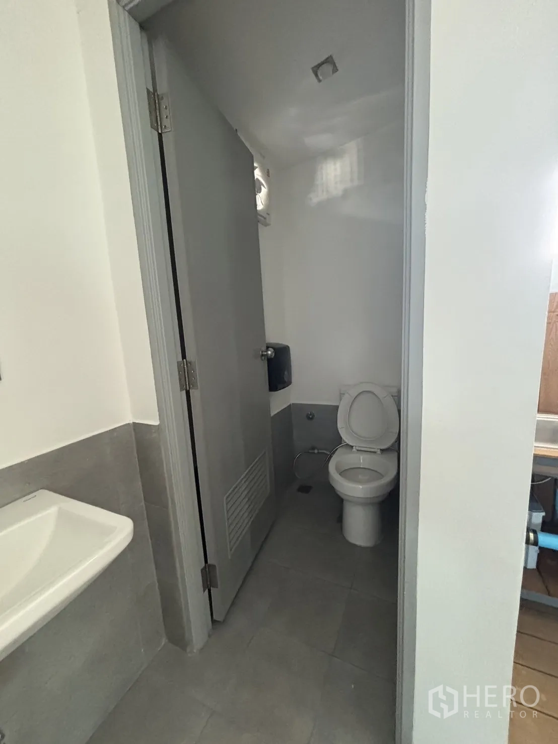 Office Space for rent in Watthana, Bangkok - Second restroom with tiled floor, ventilation fan and toilet.