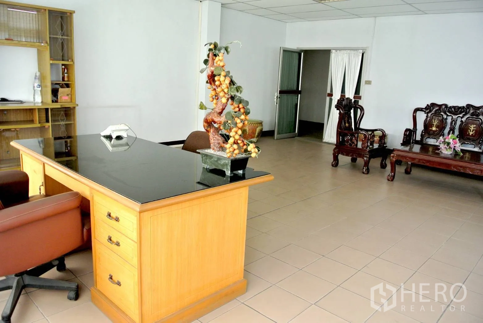 Factory for rent or sale in Bang Phli, Samut Prakan - Executive office with wooden desk and seating area.